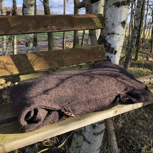 3in1-Poncho aus Walkloden (Kissen, Decke, Poncho) – Bild 11