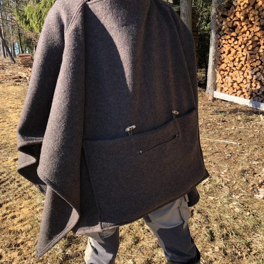 3in1-Poncho aus Walkloden (Kissen, Decke, Poncho) – Bild 9